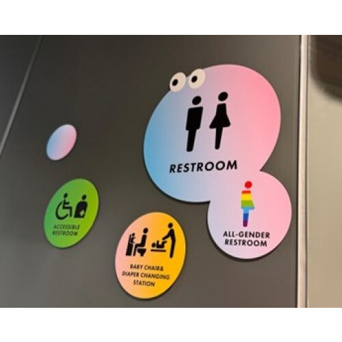 渋谷駅前エリアマネジメント - 渋谷駅東口地下広場の公衆トイレにマナー啓発のラッピングを行いました！